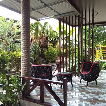 Lawaka Hotel Ampana Buitenkant foto