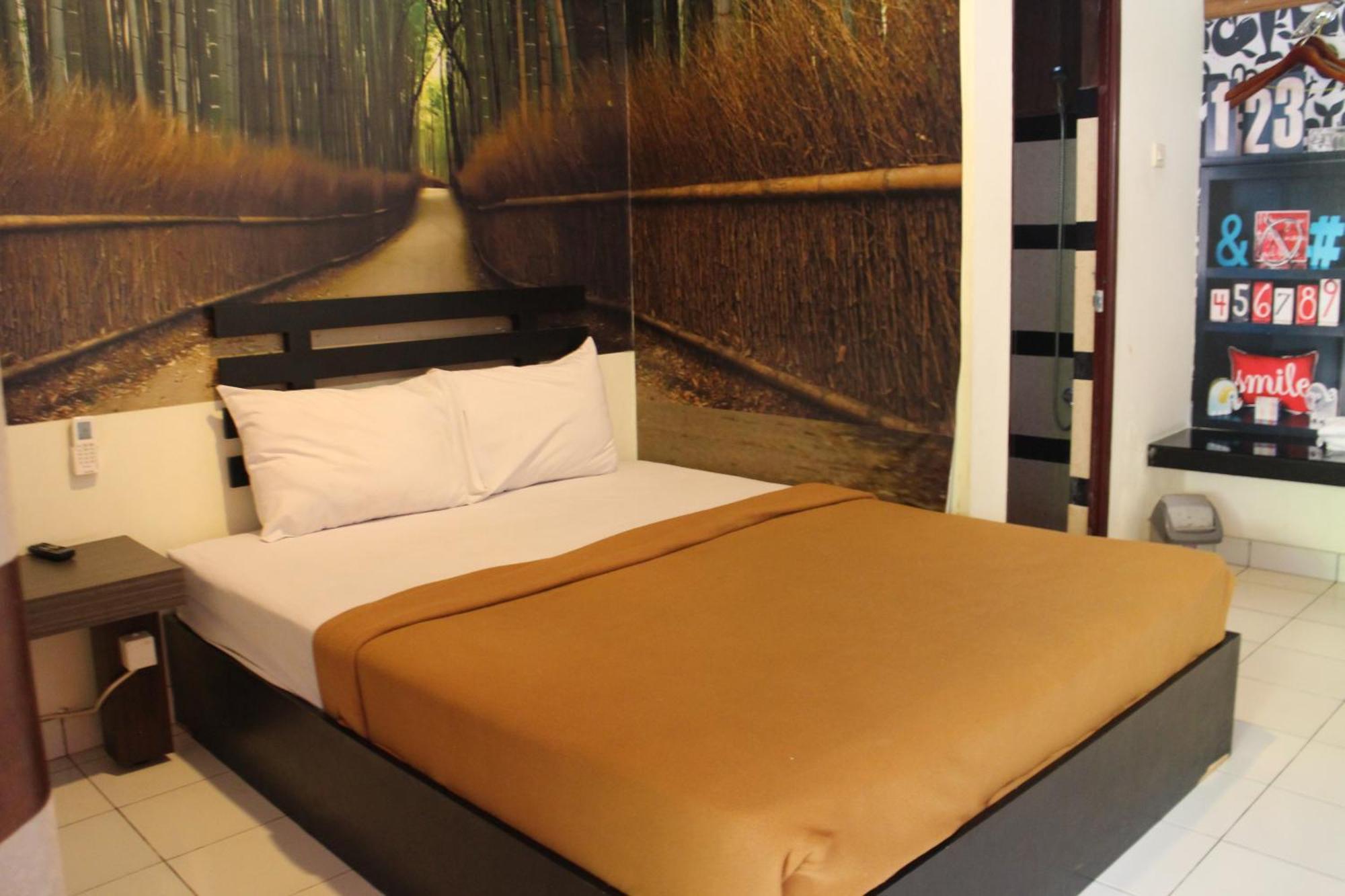 Lawaka Hotel Ampana Buitenkant foto