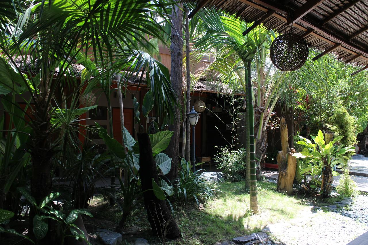 Lawaka Hotel Ampana Buitenkant foto