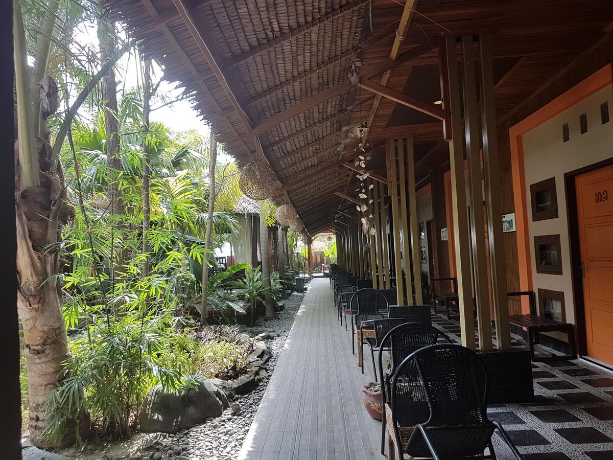 Lawaka Hotel Ampana Buitenkant foto