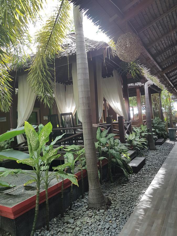 Lawaka Hotel Ampana Buitenkant foto