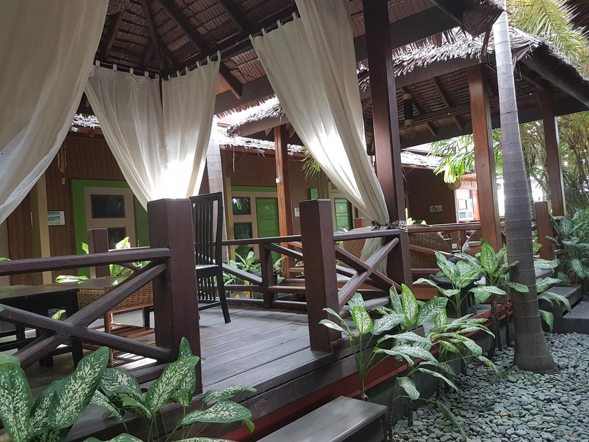 Lawaka Hotel Ampana Buitenkant foto