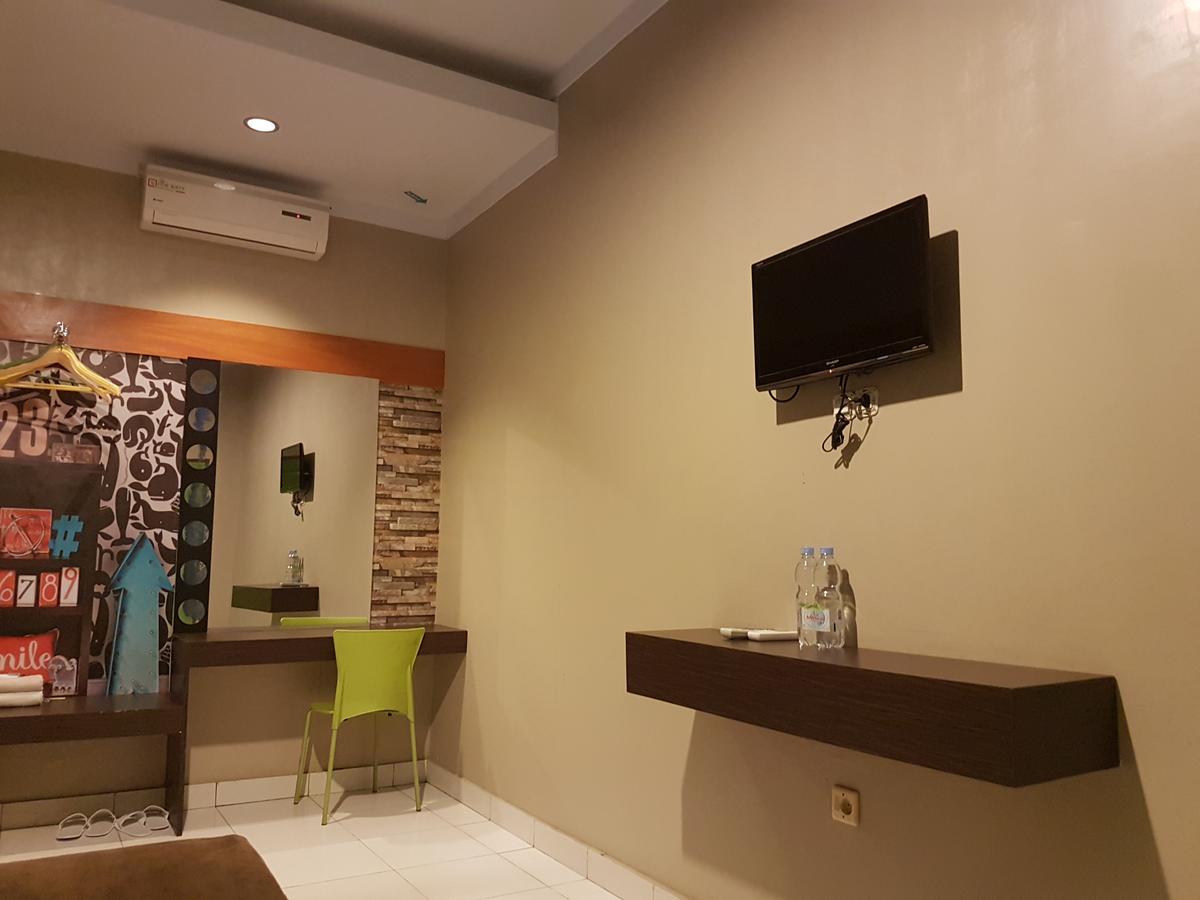 Lawaka Hotel Ampana Buitenkant foto