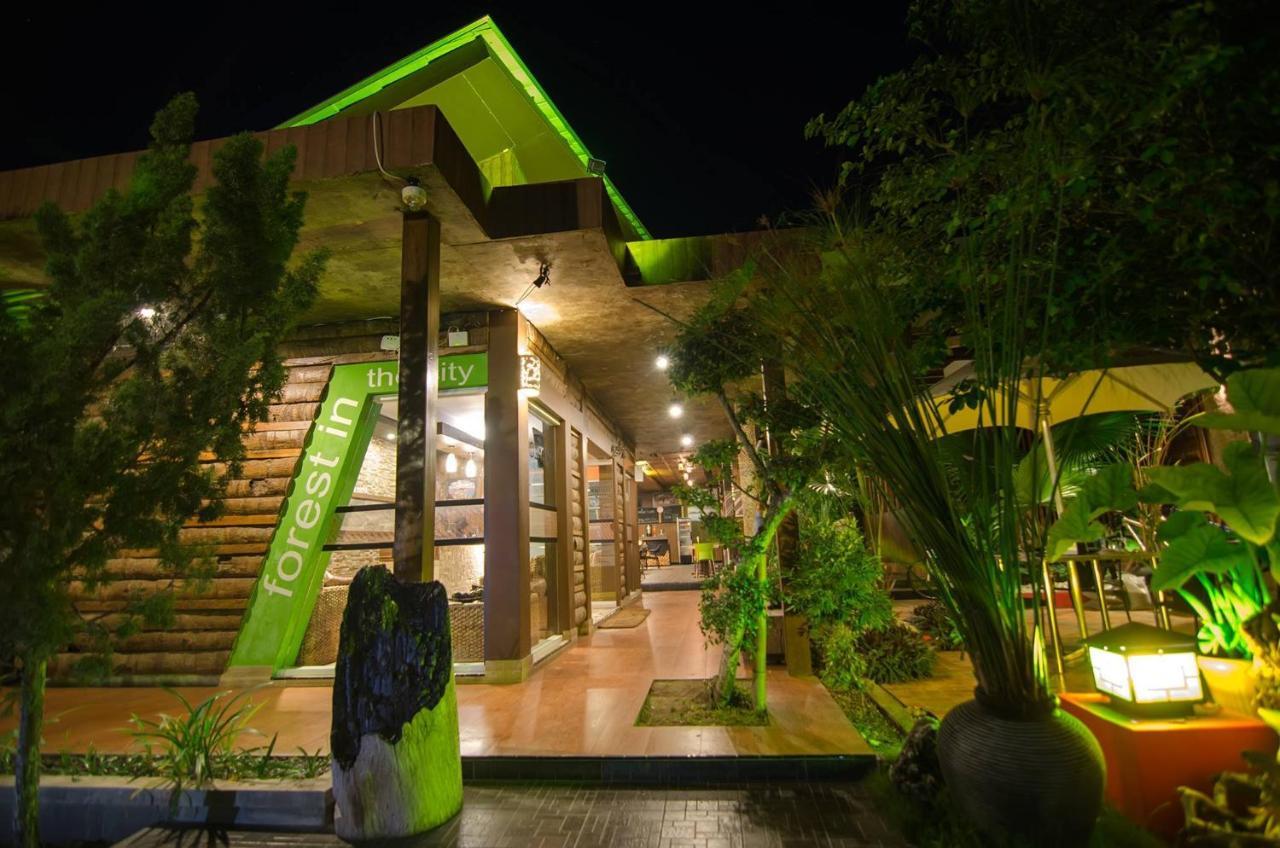 Lawaka Hotel Ampana Buitenkant foto